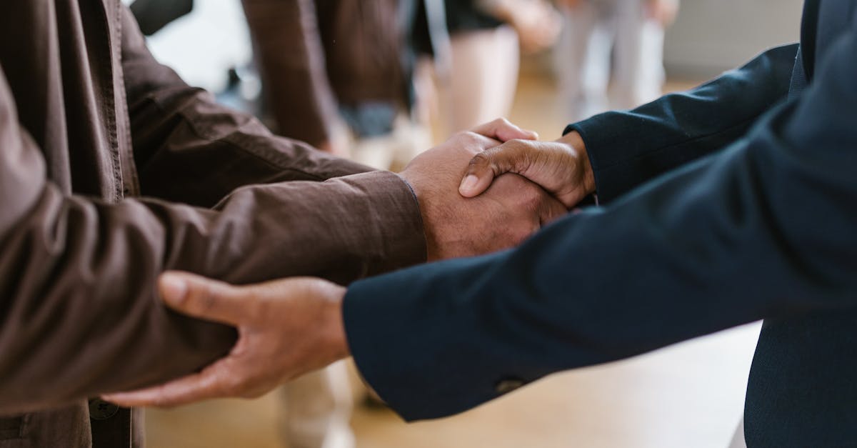 découvrez le concept de consensus, son importance dans la prise de décision collective et comment il peut favoriser l'harmonie au sein d'un groupe. apprenez les stratégies pour atteindre un accord partagé et les avantages d'une approche collaborative.
