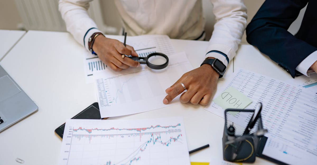 découvrez comment un conseiller financier peut vous aider à atteindre vos objectifs financiers grâce à des conseils personnalisés, une stratégie d'investissement adaptée et une gestion efficace de votre patrimoine.