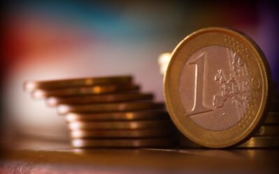Taux d’intérêt : comment leur évolution impacte vos investissements en crypto et en immobilier
